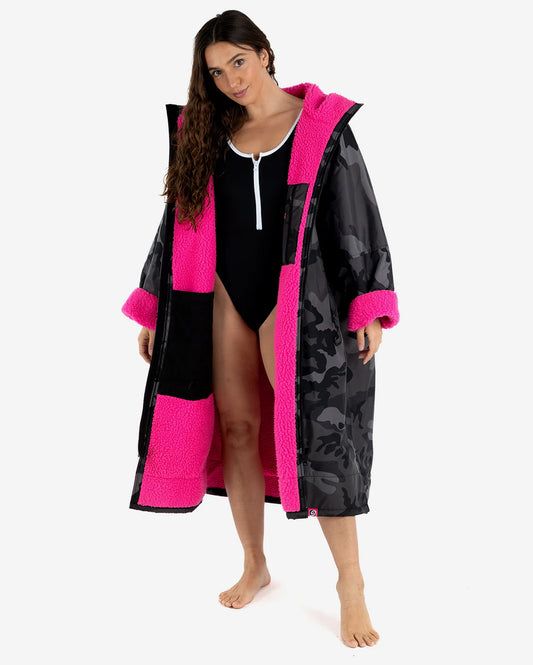 DryRobe V3 Adult Long Sleeve Black Camo / Pink
